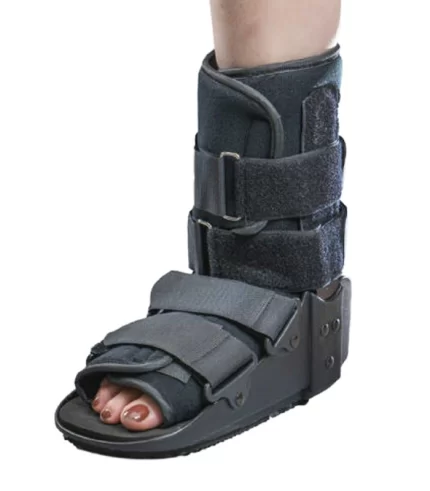 Bota walker corta sin aire